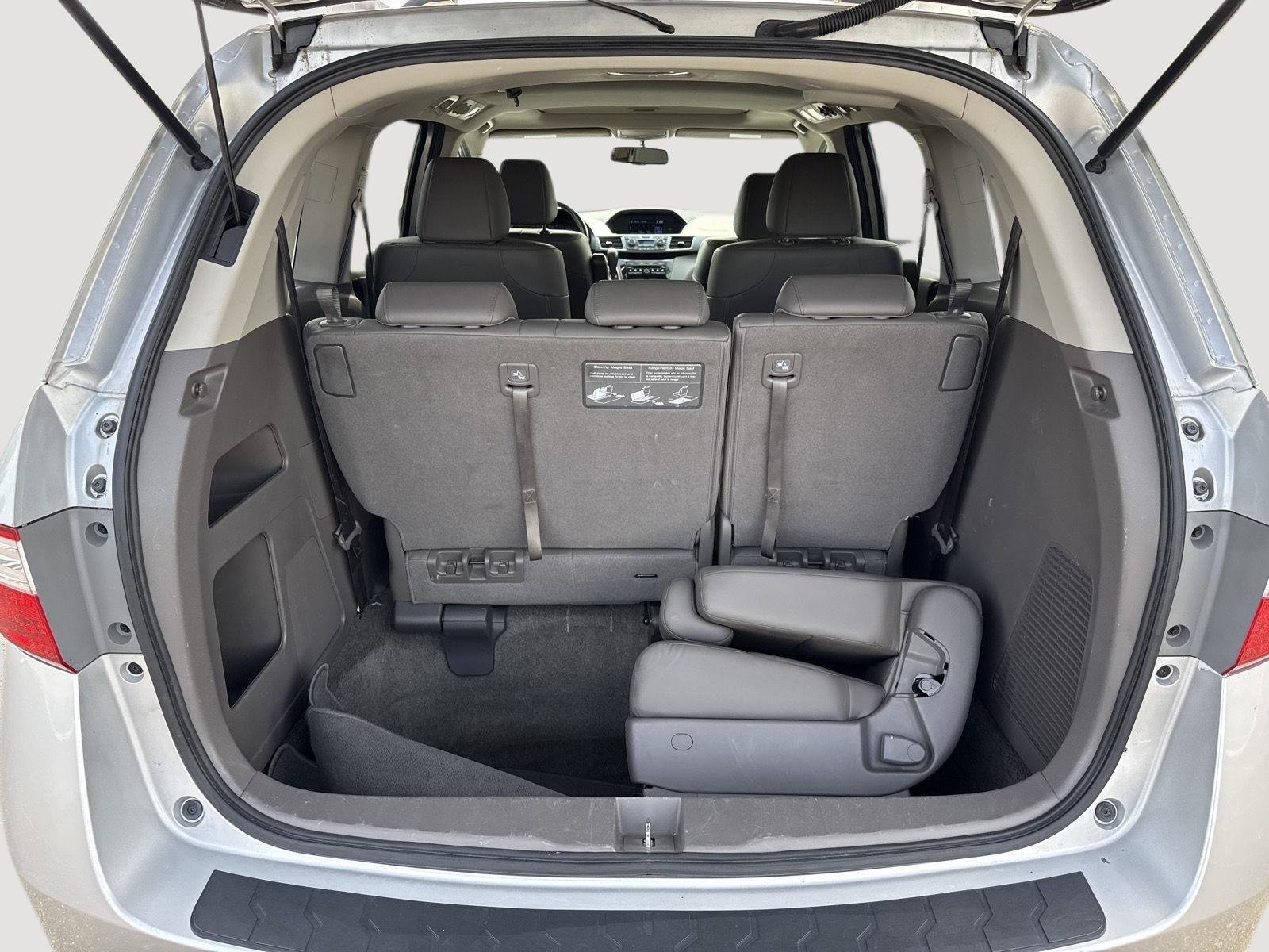Used 2013 Alabaster Silver Metallic Honda EX-L image 25