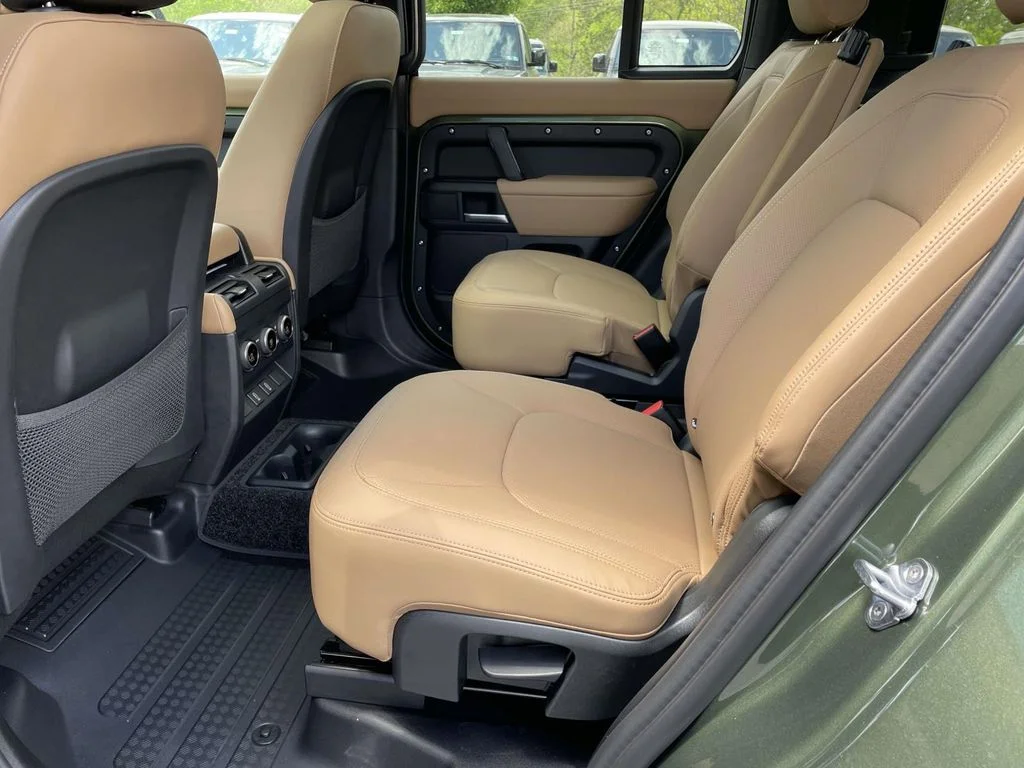 New 2026 Woolstone Green Land Rover X-Dynamic SE image 17