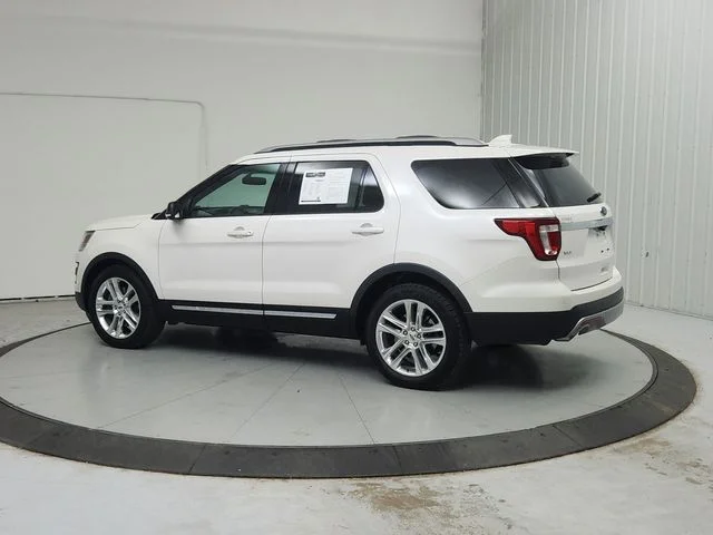Used 2017 White Ford XLT image 5