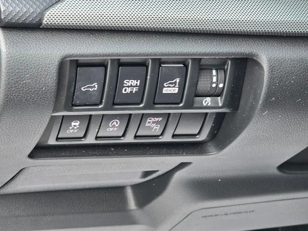 Used 2019 Silver Subaru Limited image 9