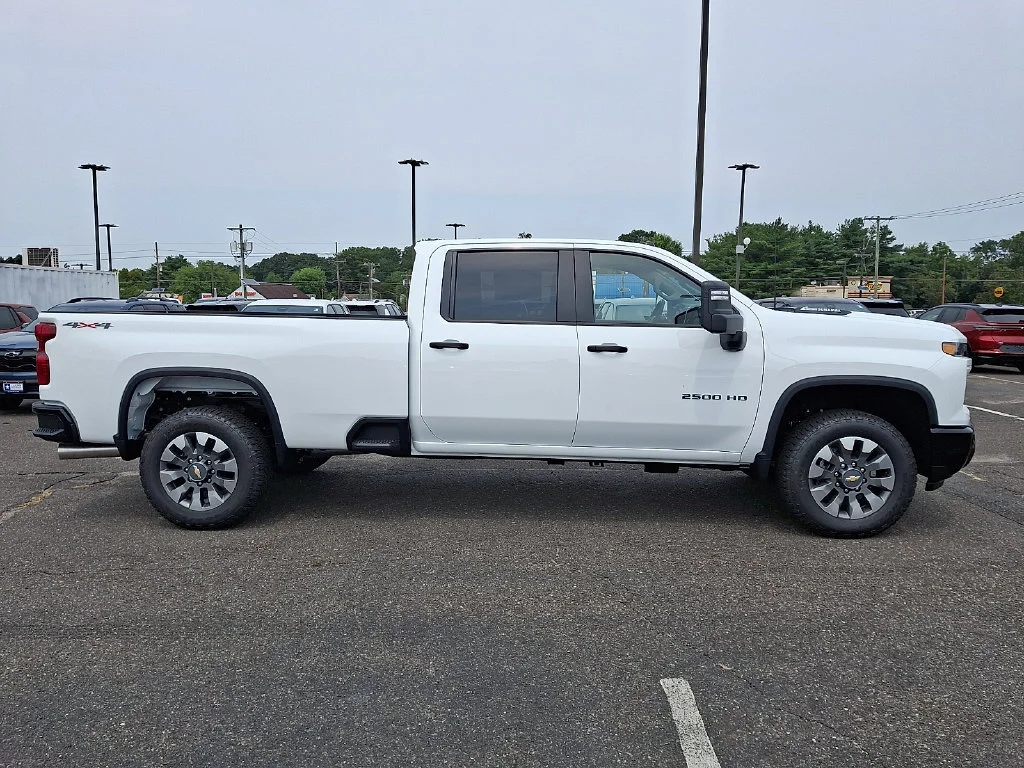New 2026 Summit White Chevrolet Custom image 9