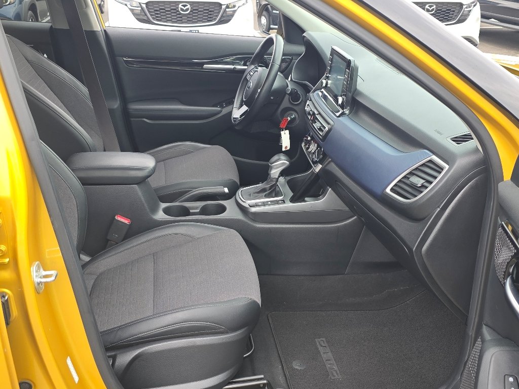 Used 2021 Starbright Yellow/Black Roof Kia S image 22