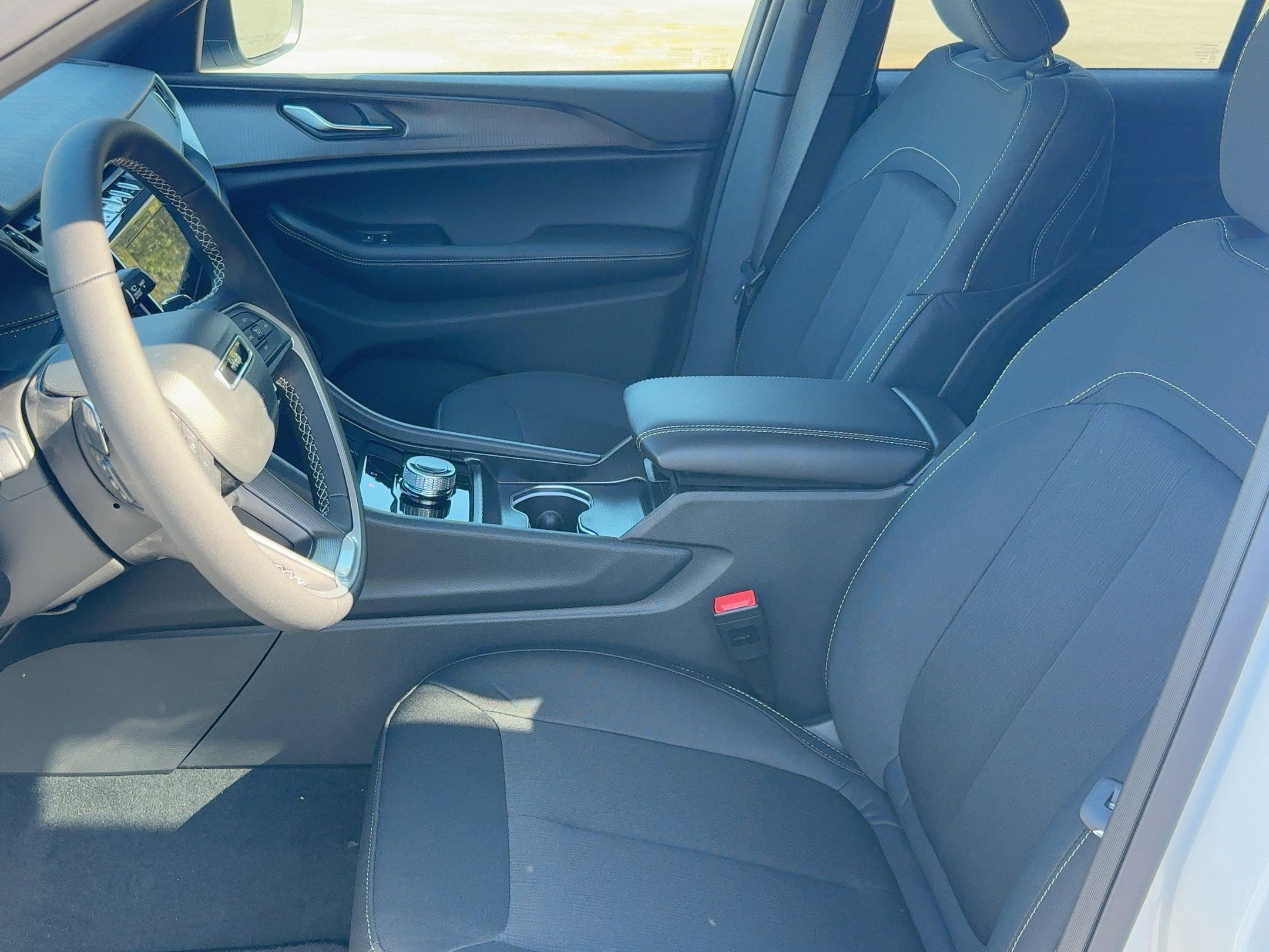 2025 Jeep Grand Cherokee Laredo photo 3