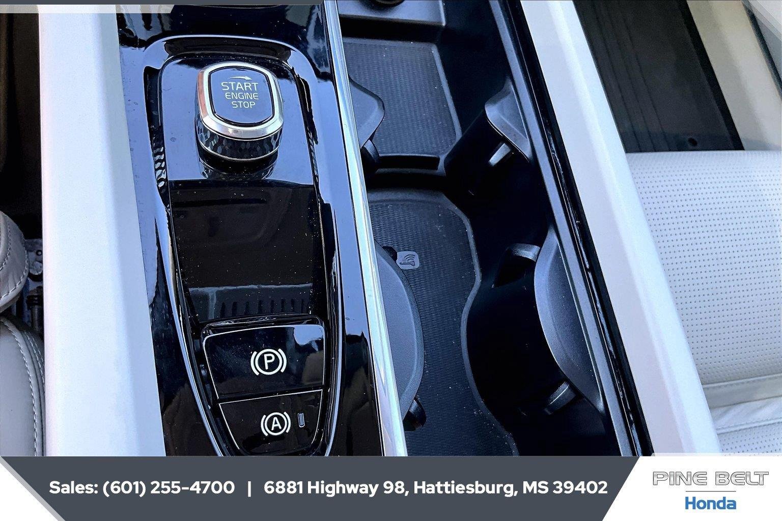 Used 2025 Onyx Black Metallic Volvo Ultra image 23