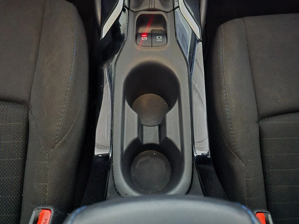 Used 2022  Toyota SE image 14