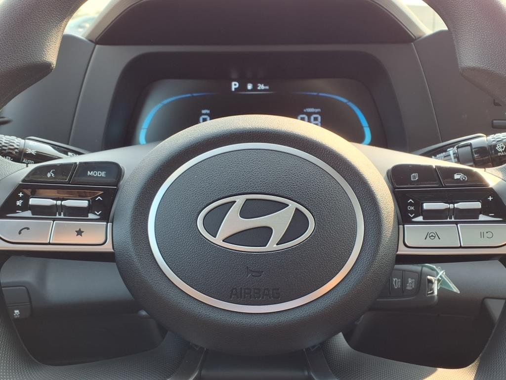 2025 Hyundai Elantra SE - Photo 16