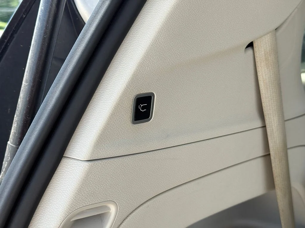 Used 2023 Silver Chrysler Touring L image 27