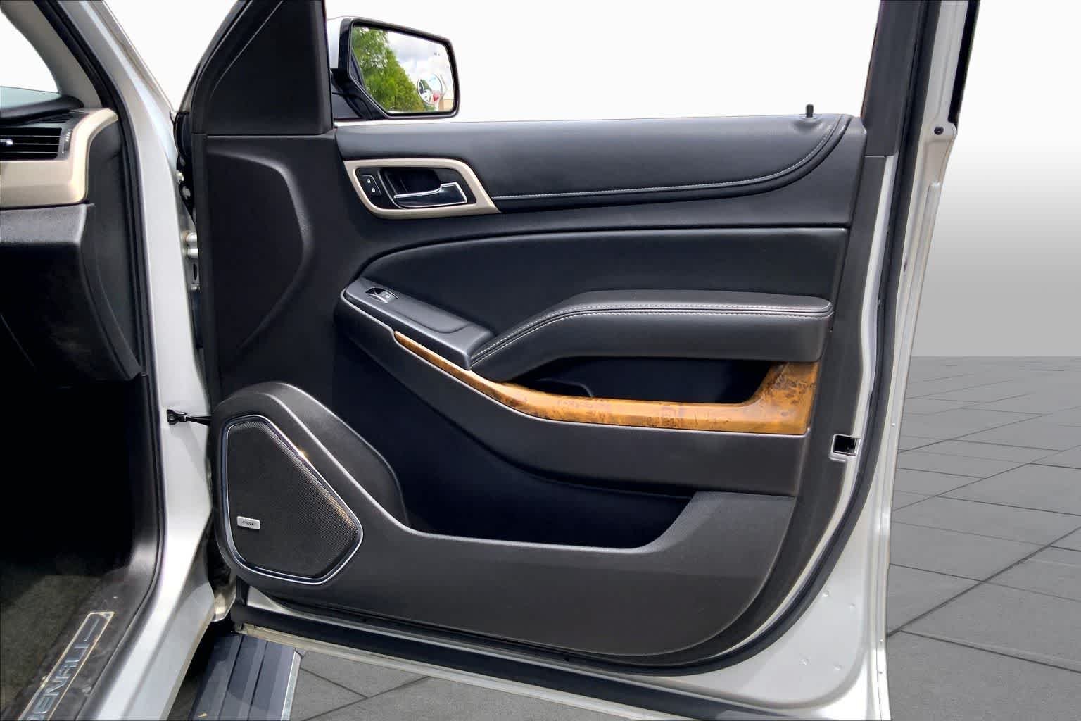 Used 2016 Quicksilver Metallic GMC Denali image 22