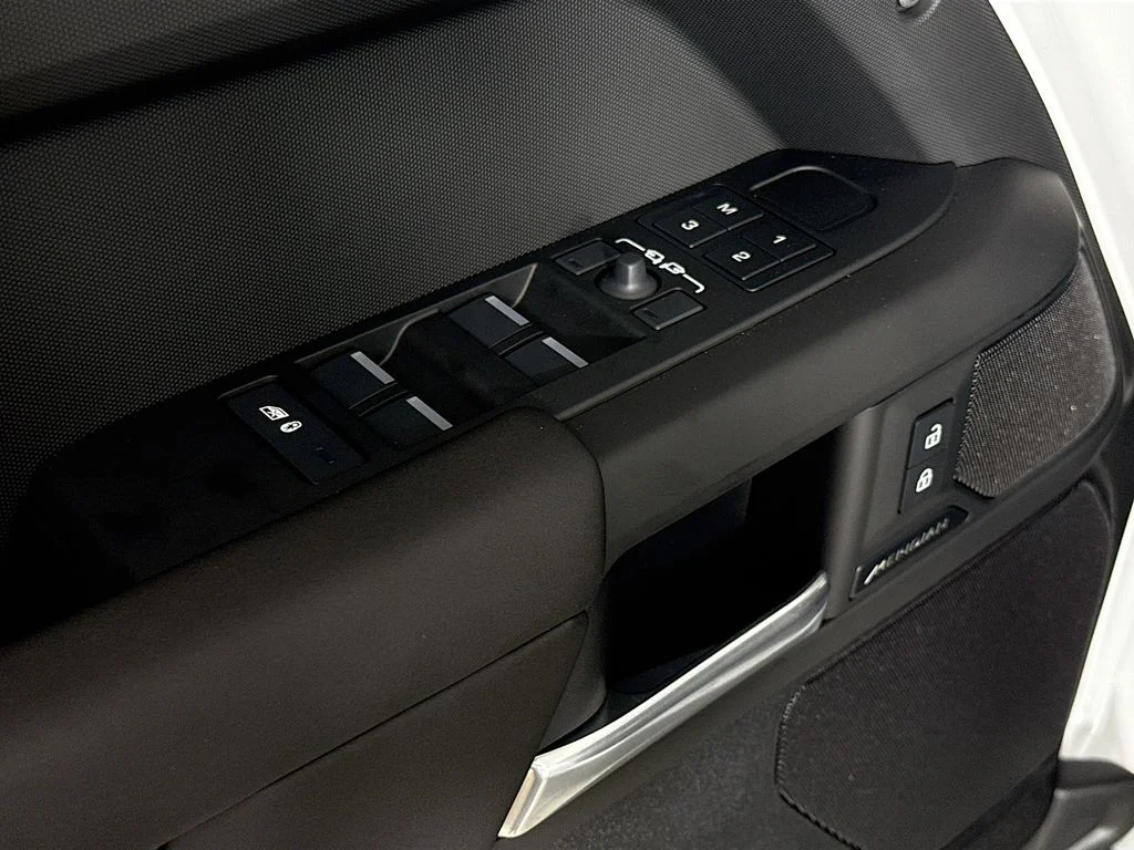 Certified Used 2025 Gray Land Rover S image 20