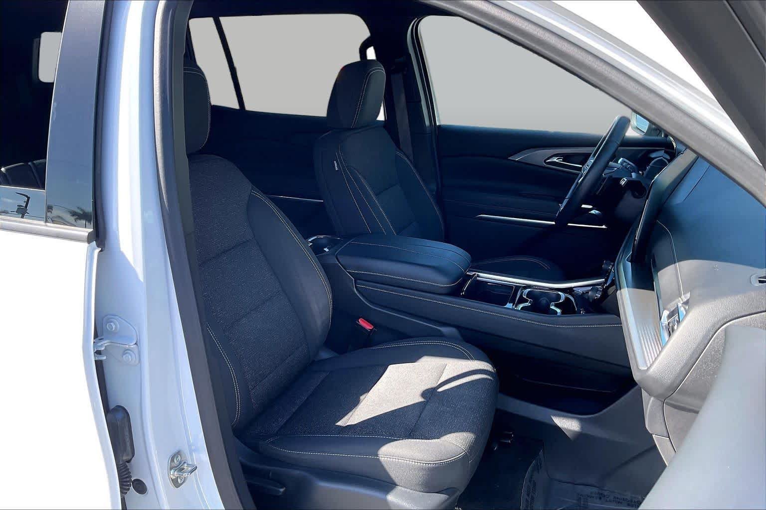 Used 2024 Summit White Chevrolet FWD LT image 8