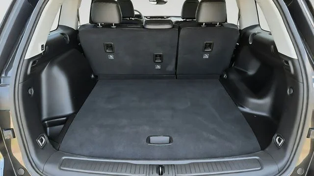 Used 2023 Rocky Mountain Pearlcoat Jeep Limited image 21