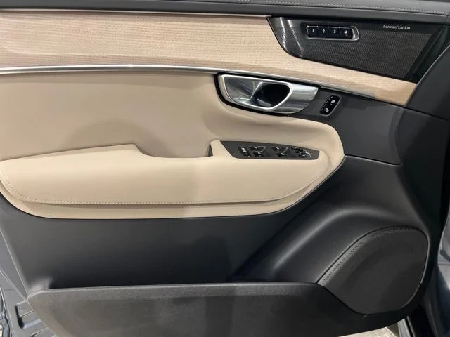 2026 Volvo XC90 Ultra - Photo 10