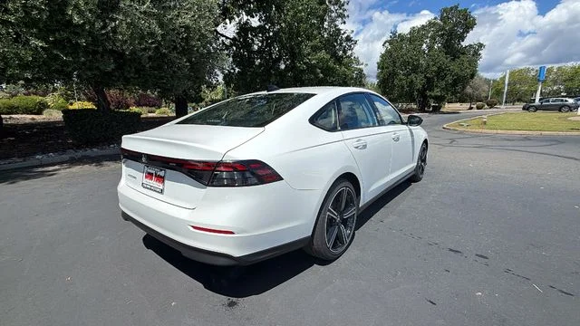 New 2026 White Honda SE image 4