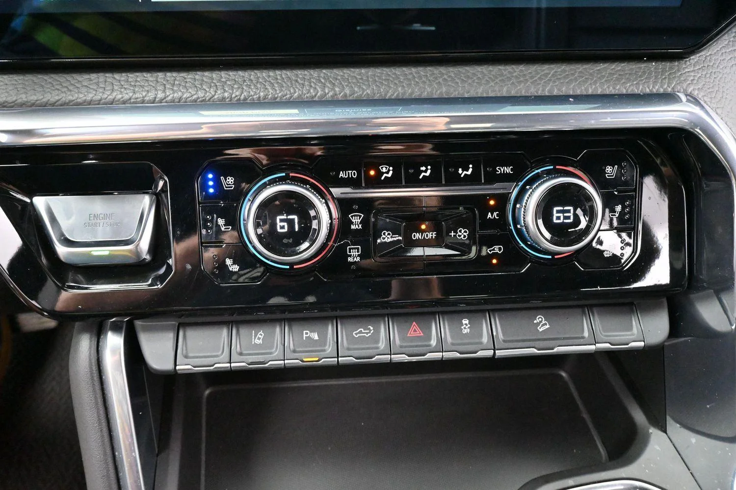 Used 2024 Onyx Black GMC Denali image 25