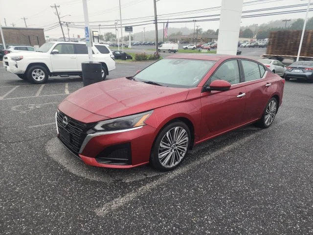 Used 2023 Red Nissan 2.5 SL image 3