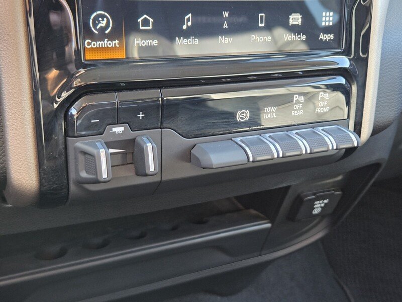 Used 2023 White Ram Laramie image 32