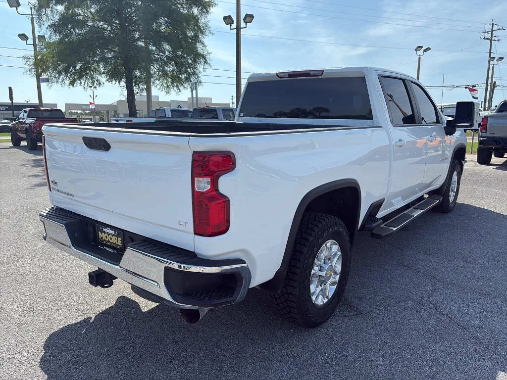 Used 2025 Summit White Chevrolet  image 5