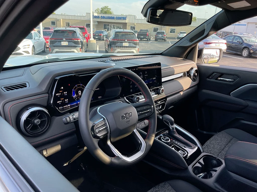 Used 2024 Summit White Chevrolet Z71 image 10