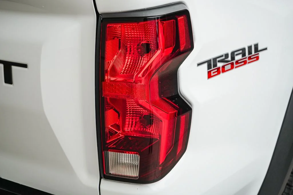 Used 2025 White Chevrolet Trail Boss image 7