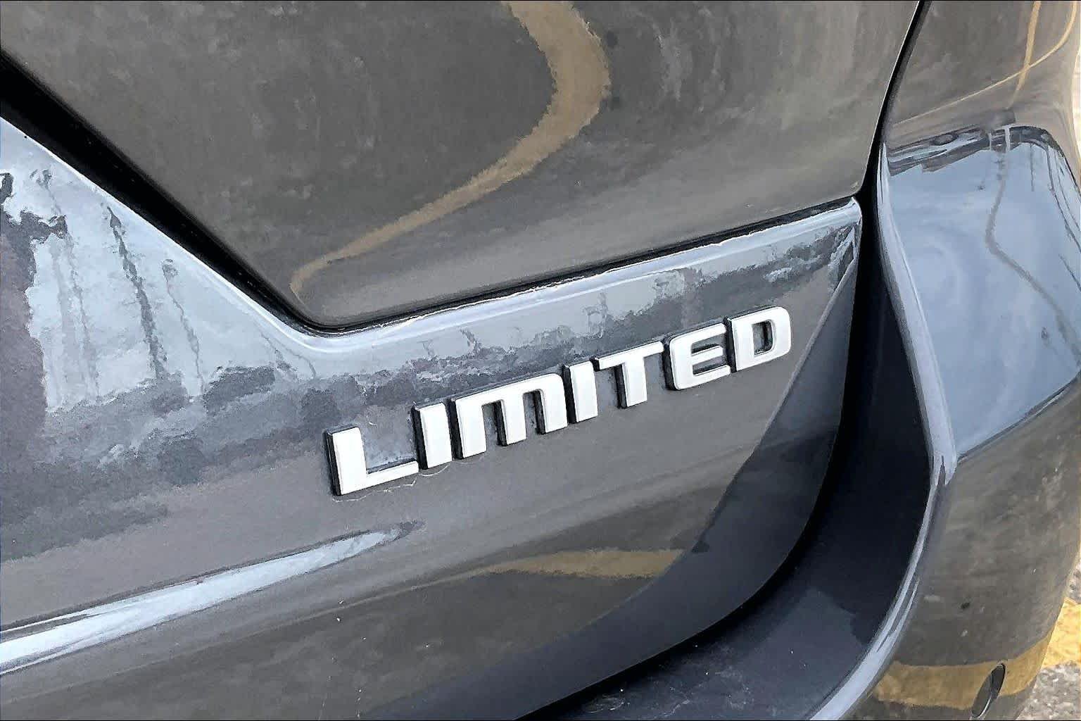 Used 2024 Baltic Gray Metallic Clearcoat Jeep Limited image 12