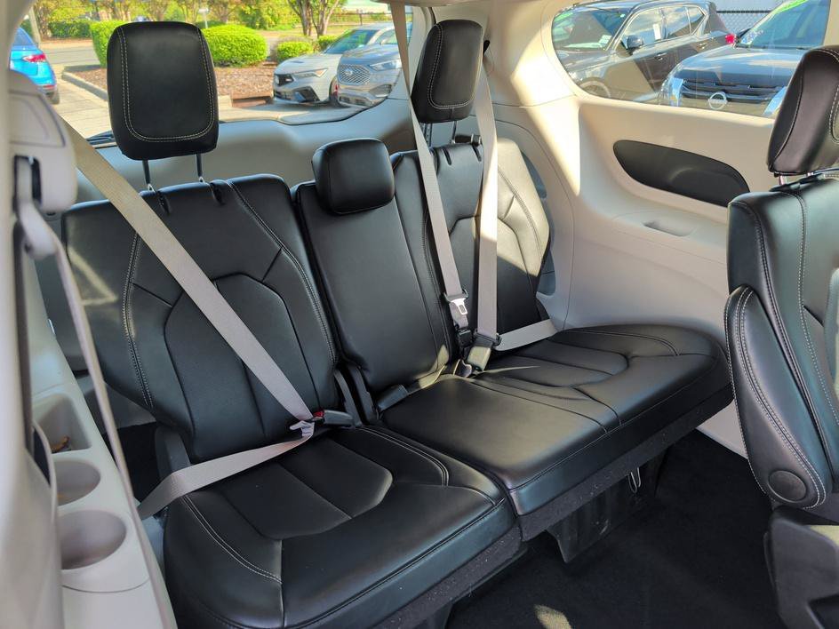Used 2024 Silver Mist Clearcoat Chrysler Touring L image 14