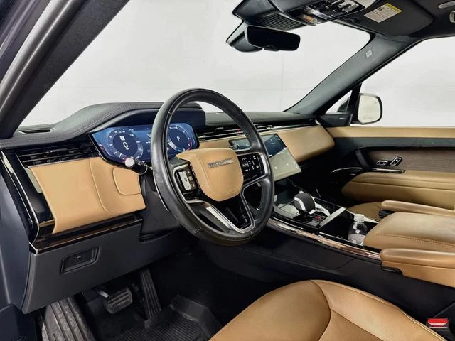 Used 2024 Blue Land Rover SE image 9