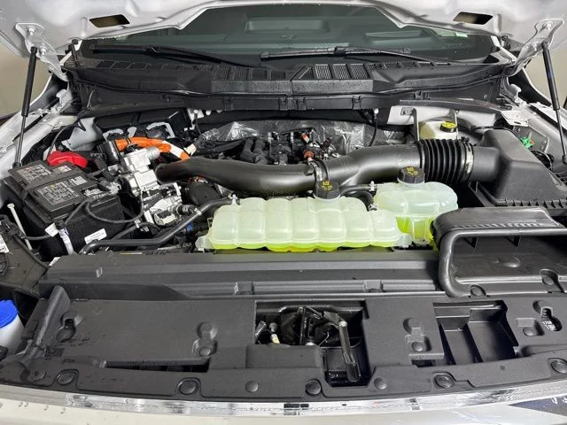 New 2026 Star White Metallic Tri-Coat Ford Lariat image 9