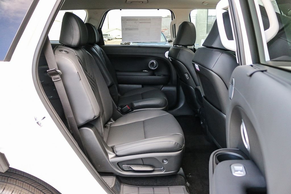 New 2026 White Hyundai SEL Premium image 18