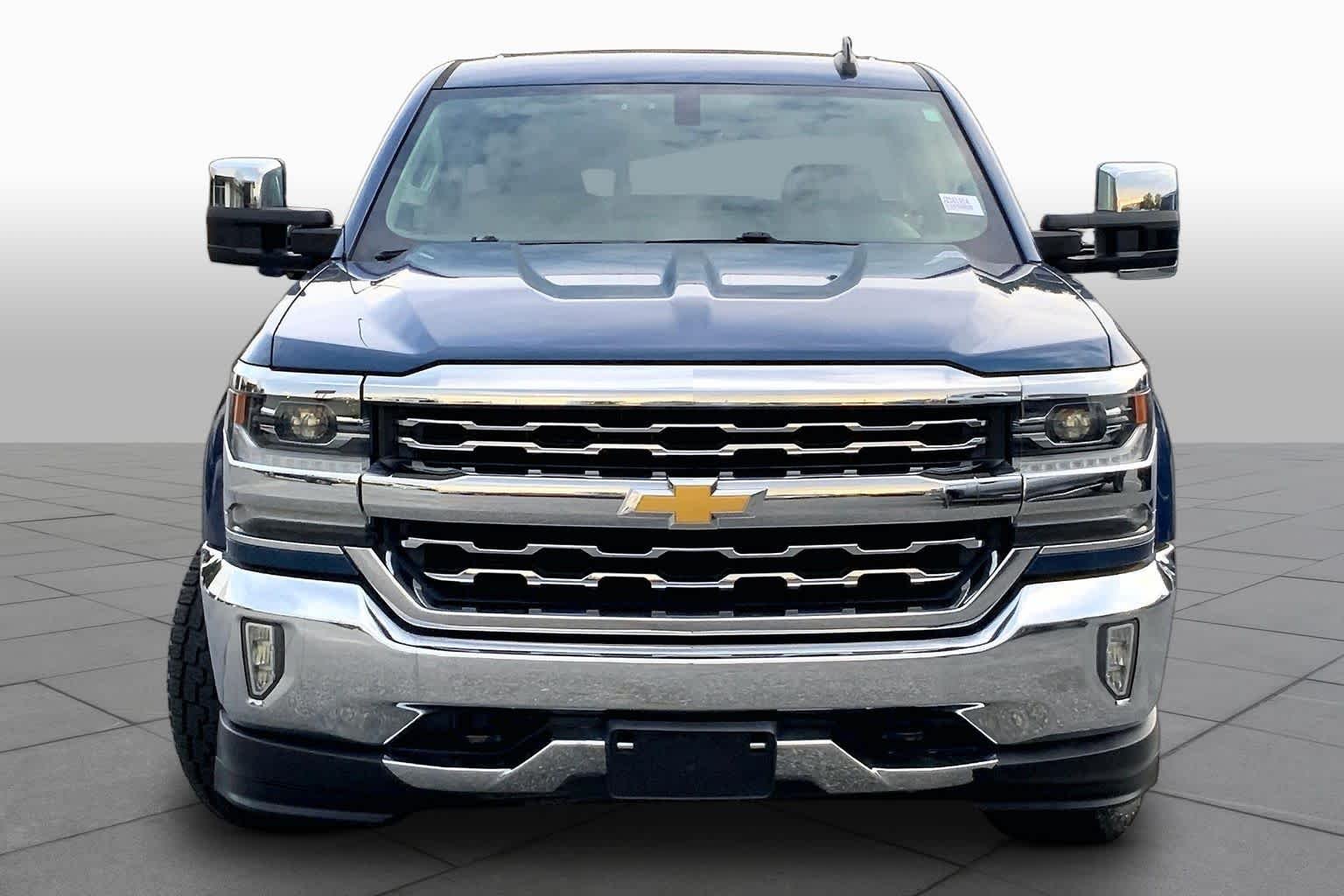 Used 2018 Deep Ocean Blue Metallic Chevrolet LTZ image 4