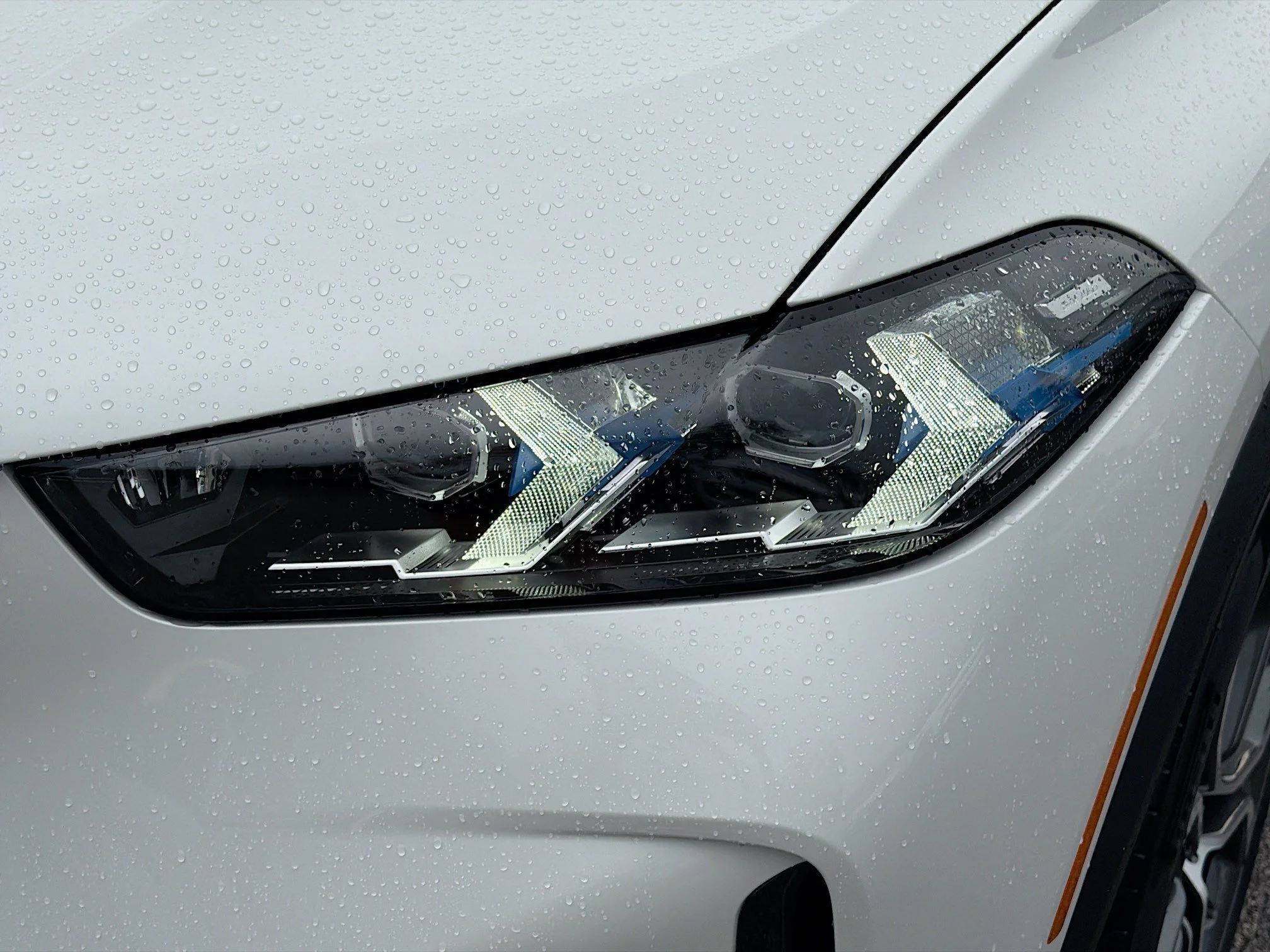 New 2026 Mineral White Metallic BMW xDrive40i image 9