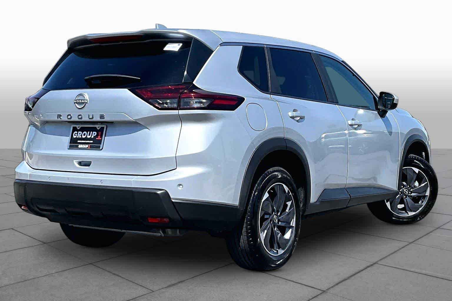 2025 Nissan Rogue SV - Photo 13