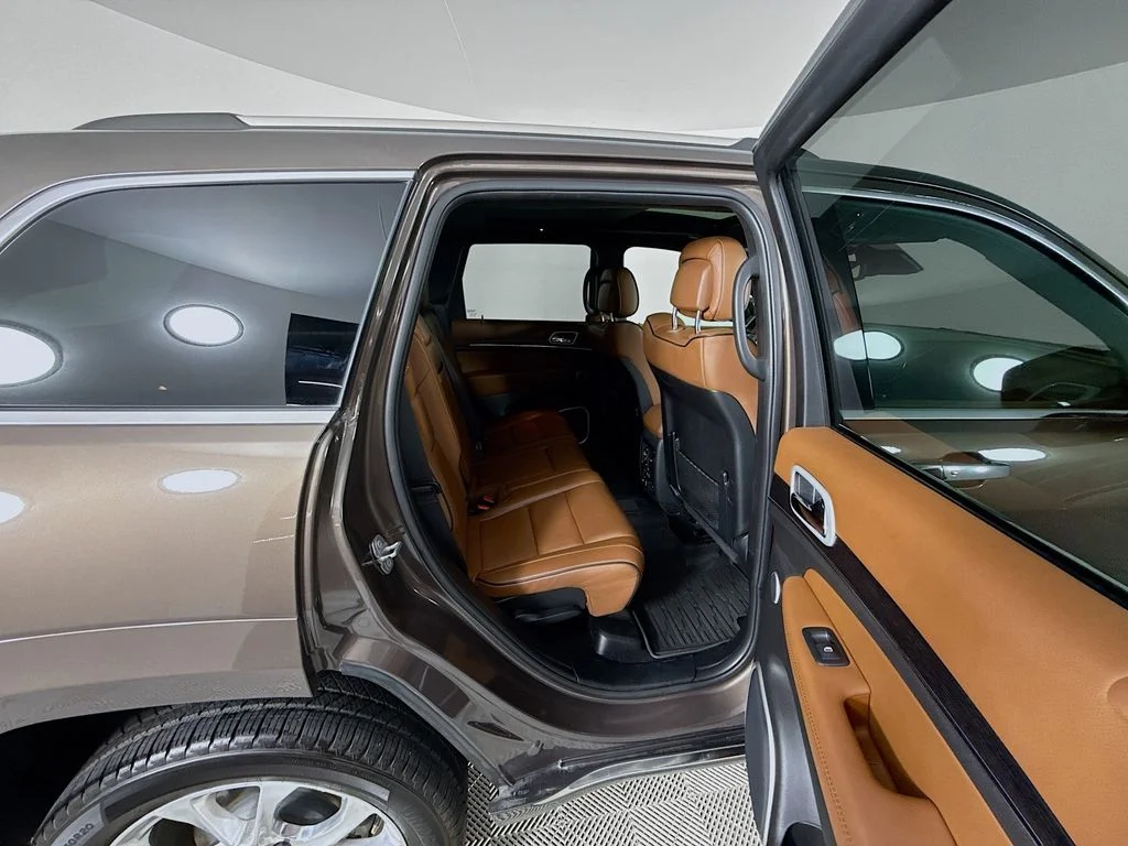 Used 2020 Brown Jeep Summit image 29
