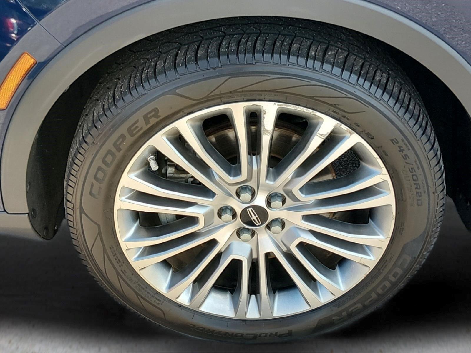 Used 2018 Blue Diamond Metallic Lincoln Reserve image 11