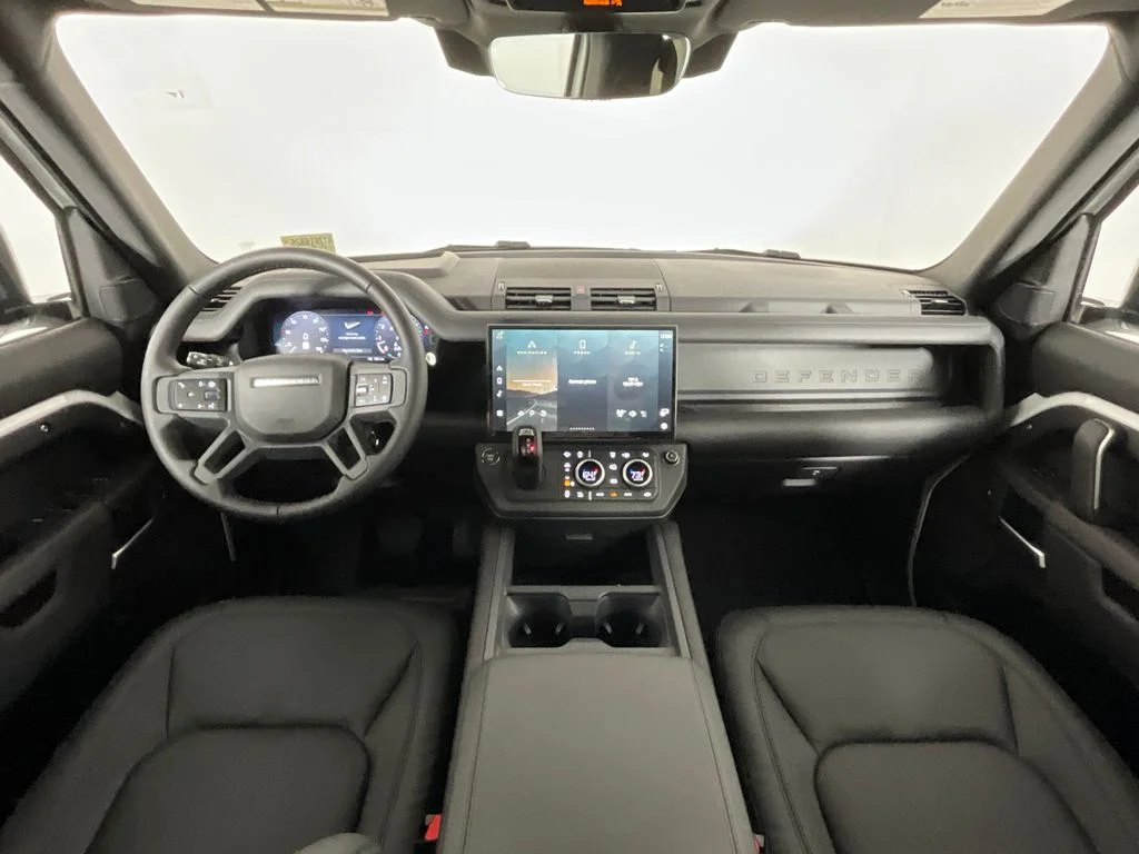 New 2026 Fuji White Land Rover X-Dynamic SE image 4
