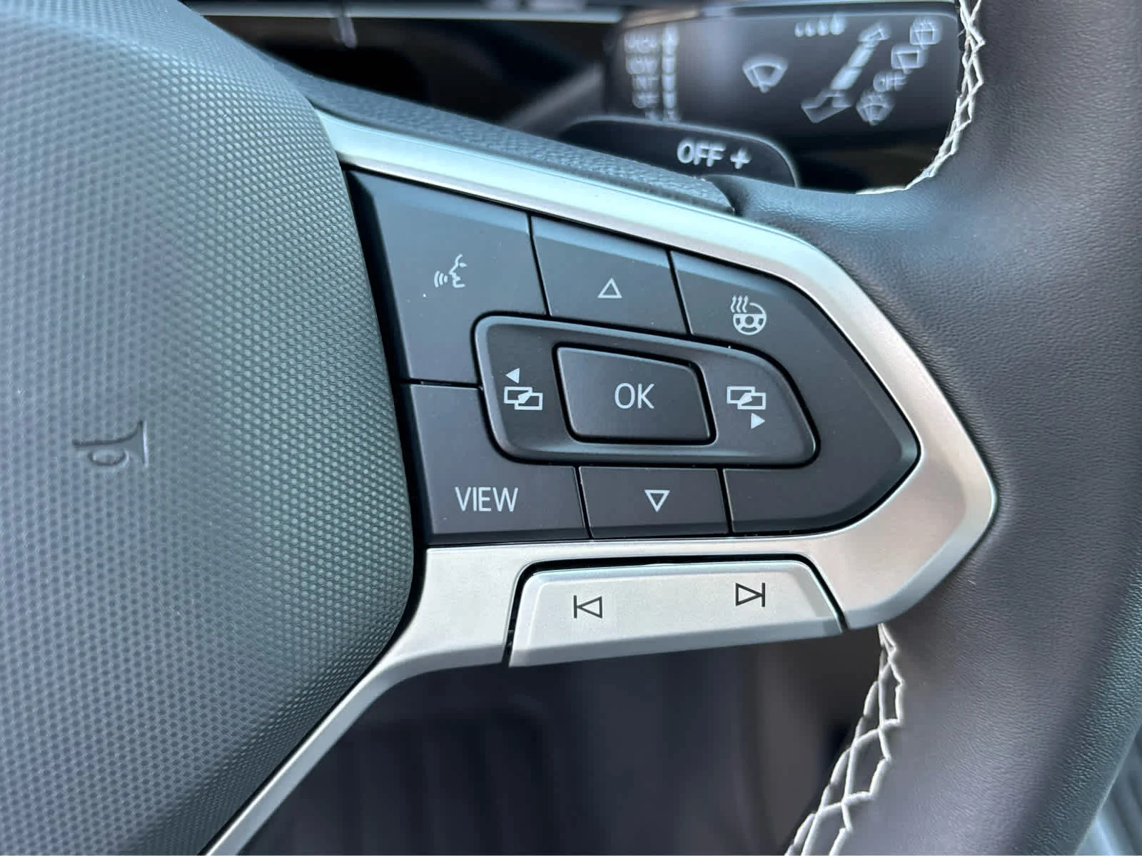New 2026 OPAL WHITE Volkswagen 2.0T SE image 18