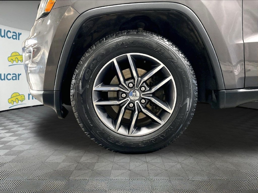 Used 2018 Gray Jeep Limited image 7