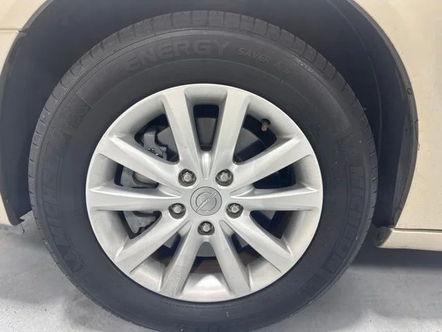 Used 2015 Beige Chrysler Limited image 11