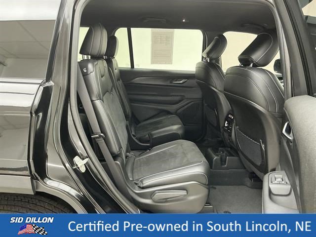 Used 2023 Diamond Black Crystal Pearlcoat Jeep Altitude image 23