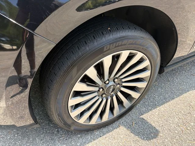 Used 2019 Black Lincoln Reserve image 10