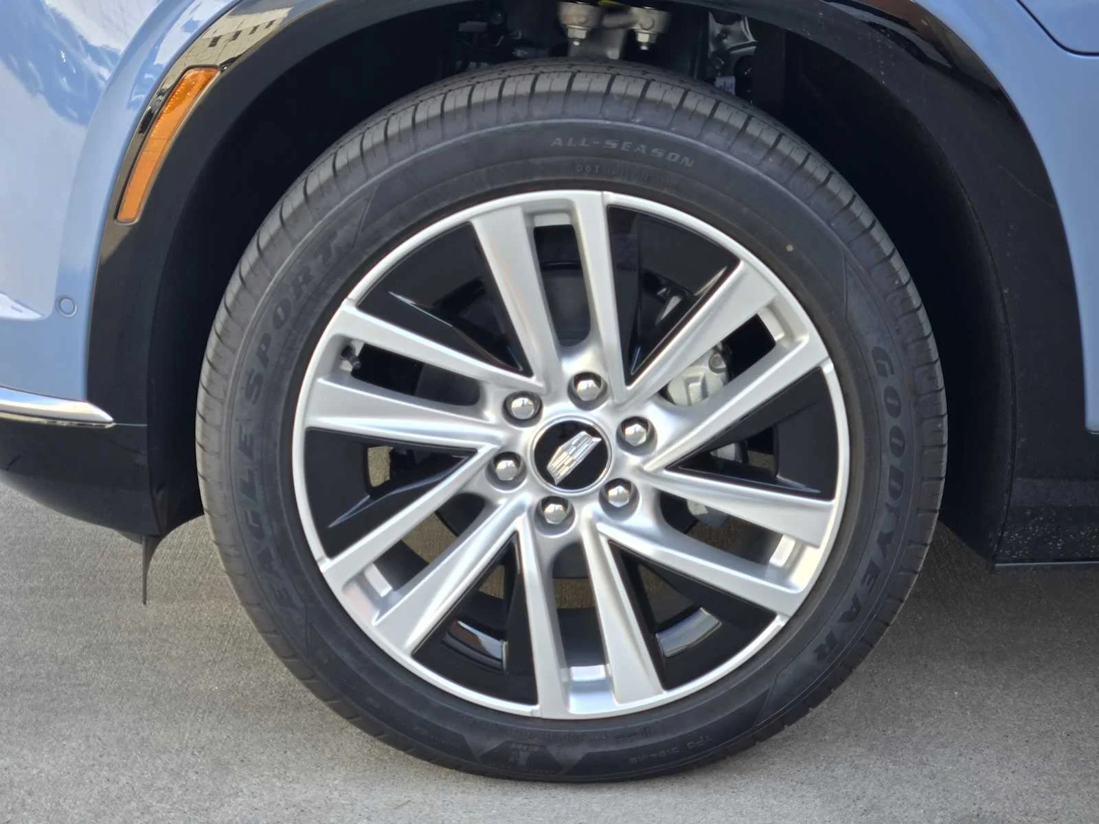 2027 Cadillac VISTIQ Luxury - Photo 7