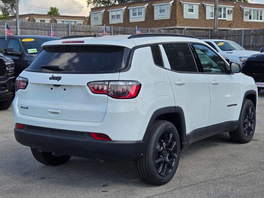 New 2026 Bright White Clearcoat Jeep Latitude image 10