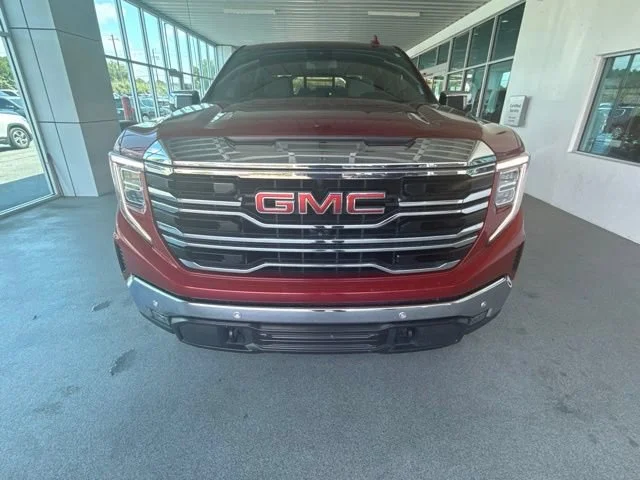 Used 2022 CAYENNE RED TINTCOAT GMC SLT image 2