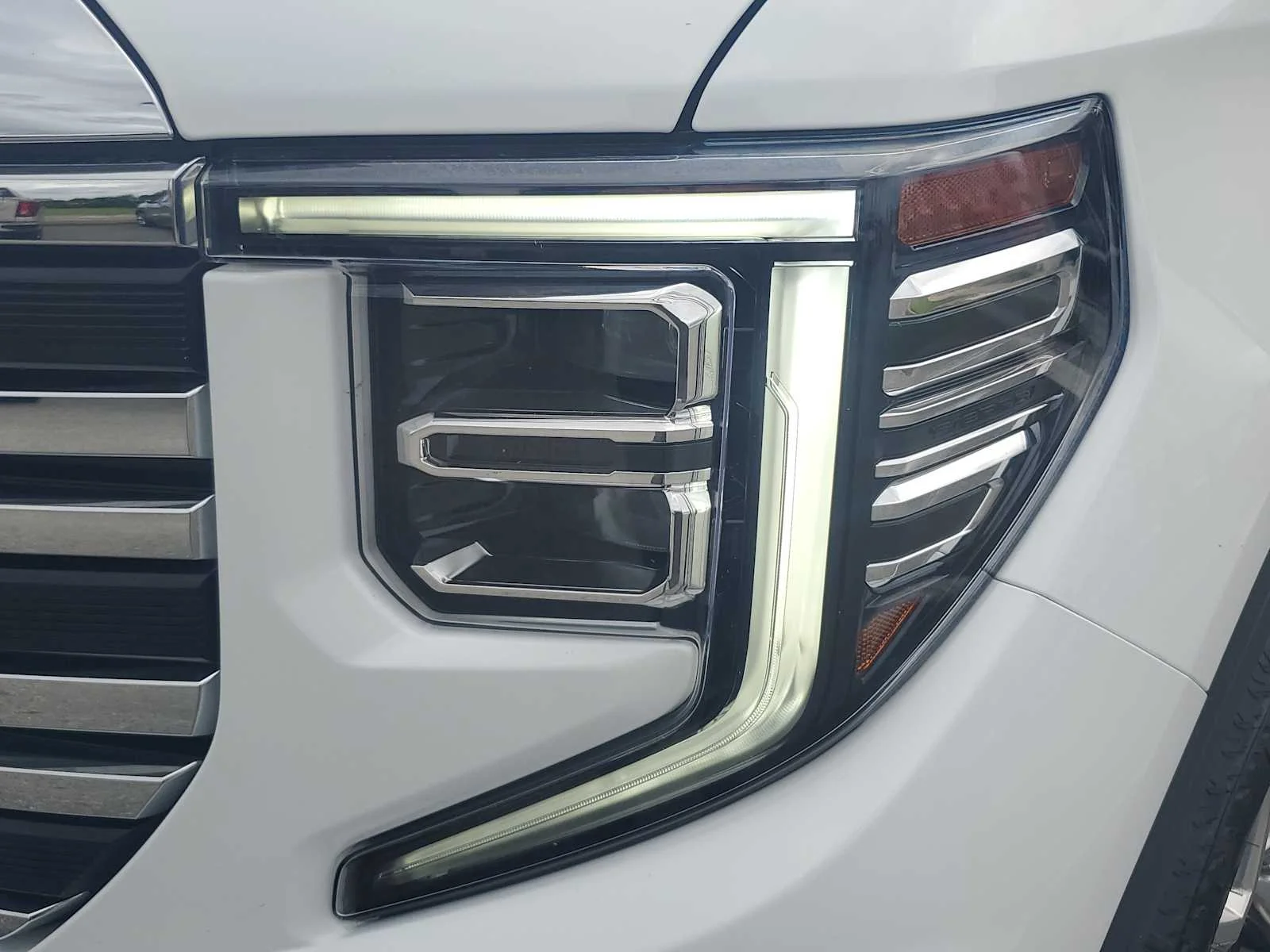 Used 2024 Summit White GMC SLT image 12