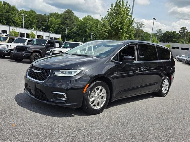 Used 2023 Black Chrysler Touring L image 3