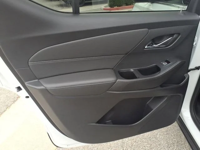 Used 2023 Summit White Chevrolet LT Cloth image 11