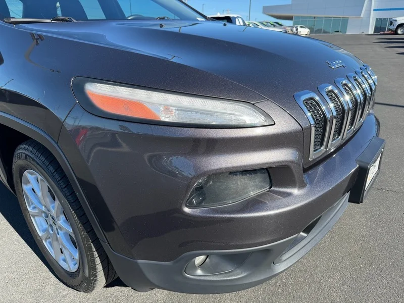 Used 2017 Granite Crystal M Jeep Latitude image 26