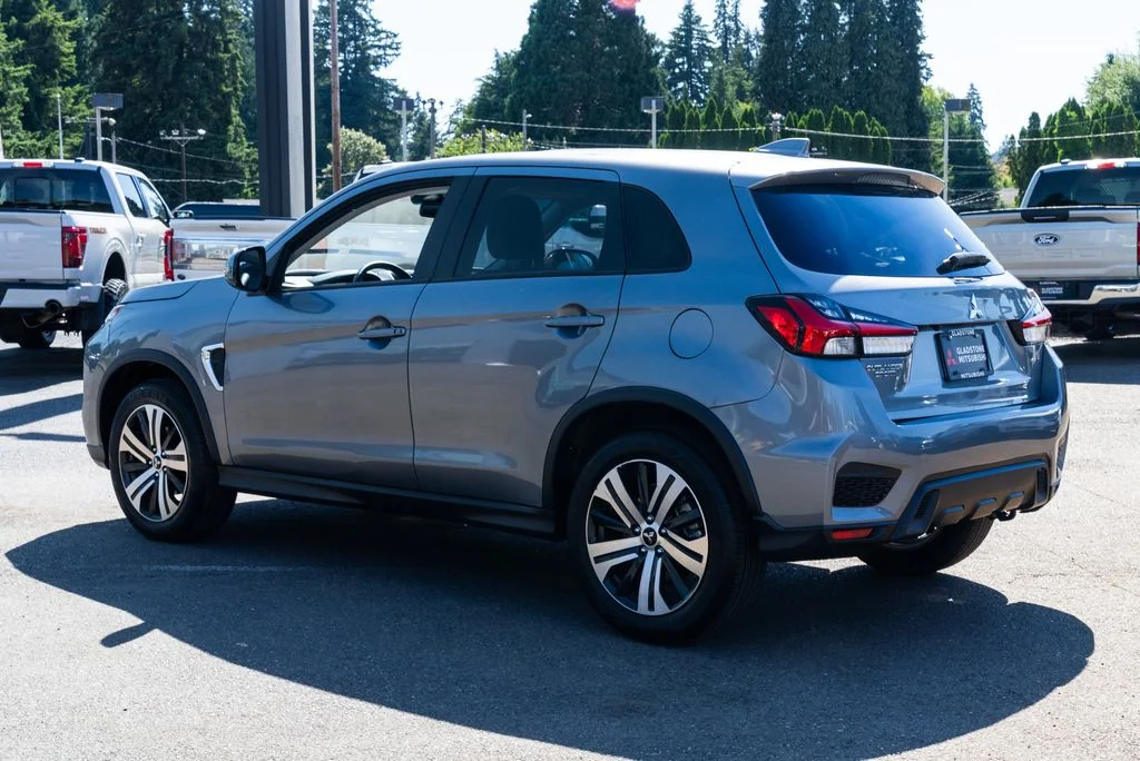Used 2026 Gray Mitsubishi 2.0 SE image 4