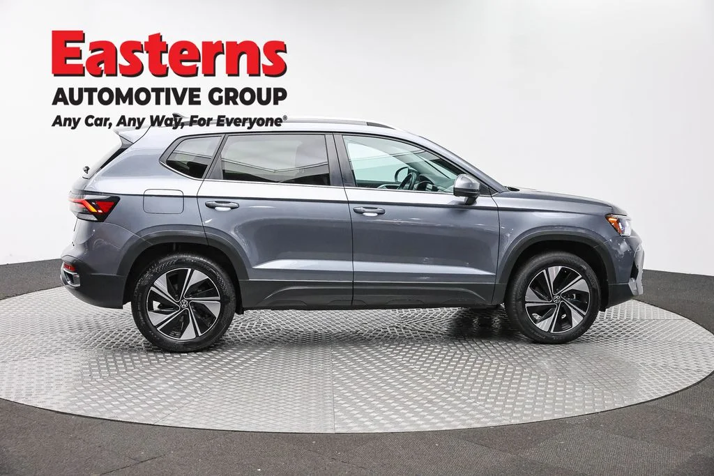 Used 2025 Gray Volkswagen 1.5T SE image 4