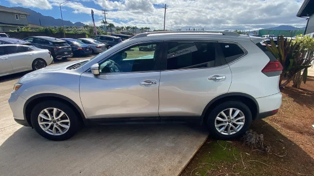 Used 2018 Silver Nissan SV image 2