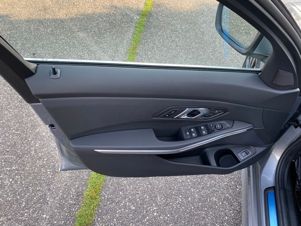 New 2026 Skyscraper Grey Metallic BMW 330i xDrive image 12